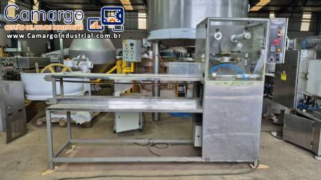 Seladora autom�tica de potes frascos copos com selo pl�stico Engemaq 900 potes por hora