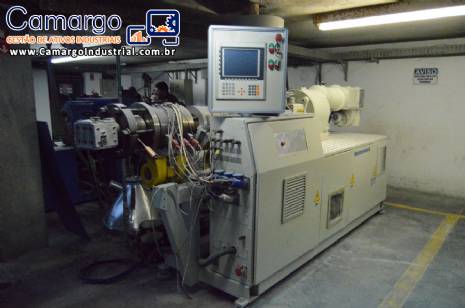 Extrusora com rosca dupla Battenfeld