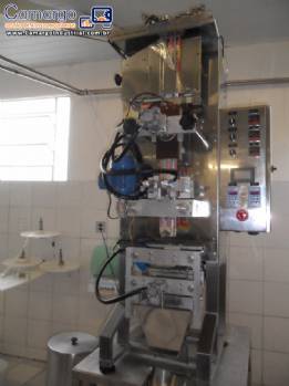 Envasadora de sach� para produto l�quido ou cremoso ( pastoso / quente e frio ) seminova