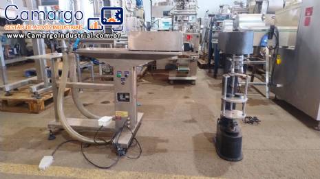 Envasadora com 2 bicos para l�quidos e rosqueadora de tampas pilfer