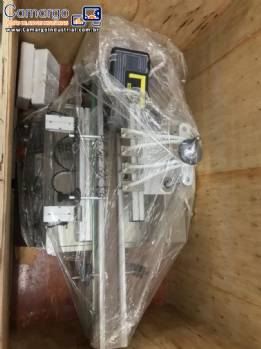 Envasadora autom�tica em inox com 4 bicos para l�quidos