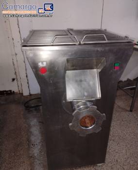 Moedor de carnes com boca 106 mm 20 CV at� 2 tonelada por hora SOPAMA
